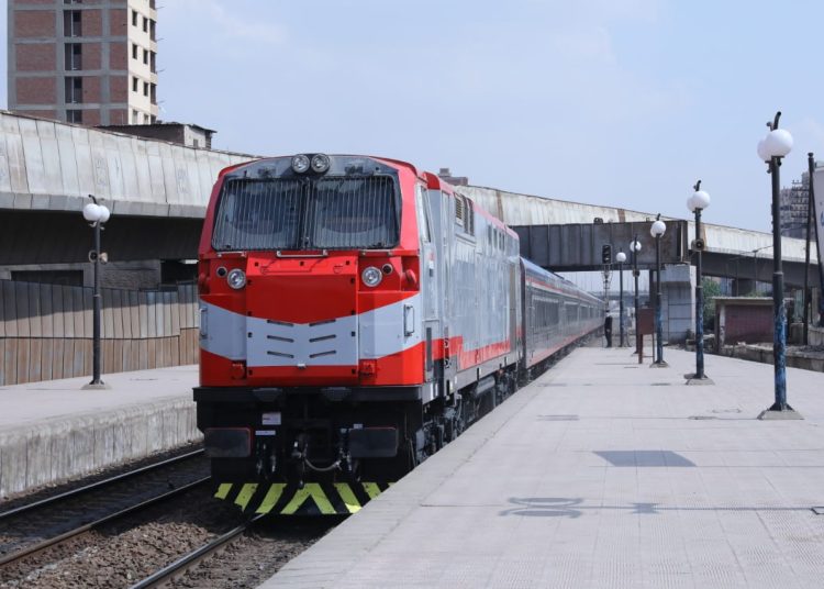 وداعاً لطوابير المحطة احجز تذكرتك الآن بمكالمة تليفون وأنت في بيتك 1 القطارات