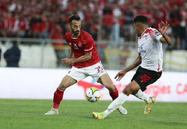 صدمة لجماهير الأهلي بالمباراة أمام الوداد لاعب أساسي خارج قائمة الأحمر 4 الأهلي مع الوداد المغربي