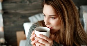 احذر أكل هذه الأطعمة والمشروبات كل يوم تدمر خلايا البشرة 3 احذر أكل هذه الأطعمة والمشروبات