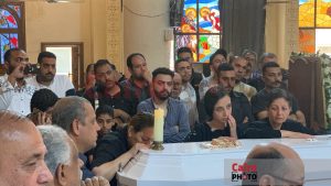 بالصور جنازة مهيبة للشماس كيرلس عاطف مات وهو يبحث عن لقمة حلال 4 تشييع جثمان الشاب كرليس عاطف