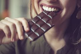 الشكولاته الداكنة عند اكلها اعرف ايه اللى هيحصل لجسمك 6 فوائد الشوكولاتة الداكنة