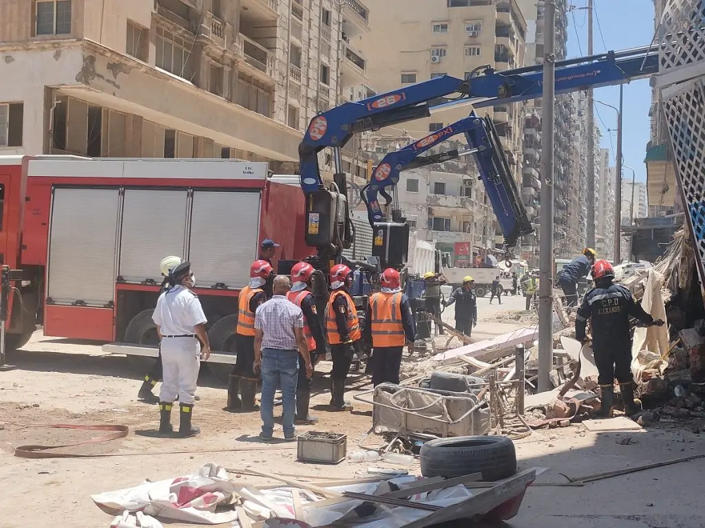 بيان الصحة بشان مصابي انهيار عقار الإسكندرية واخر التطورات 2 انهيار عقار الإسكندرية
