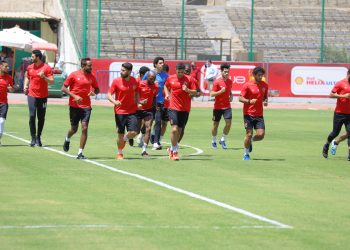 مفاجأة من العيار الثقيل نجم الأهلي يوقع رسميا للزمالك وآخر يقترب