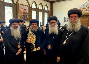 تسليم البابا تواضروس جزء من رفات القديسة كاترين