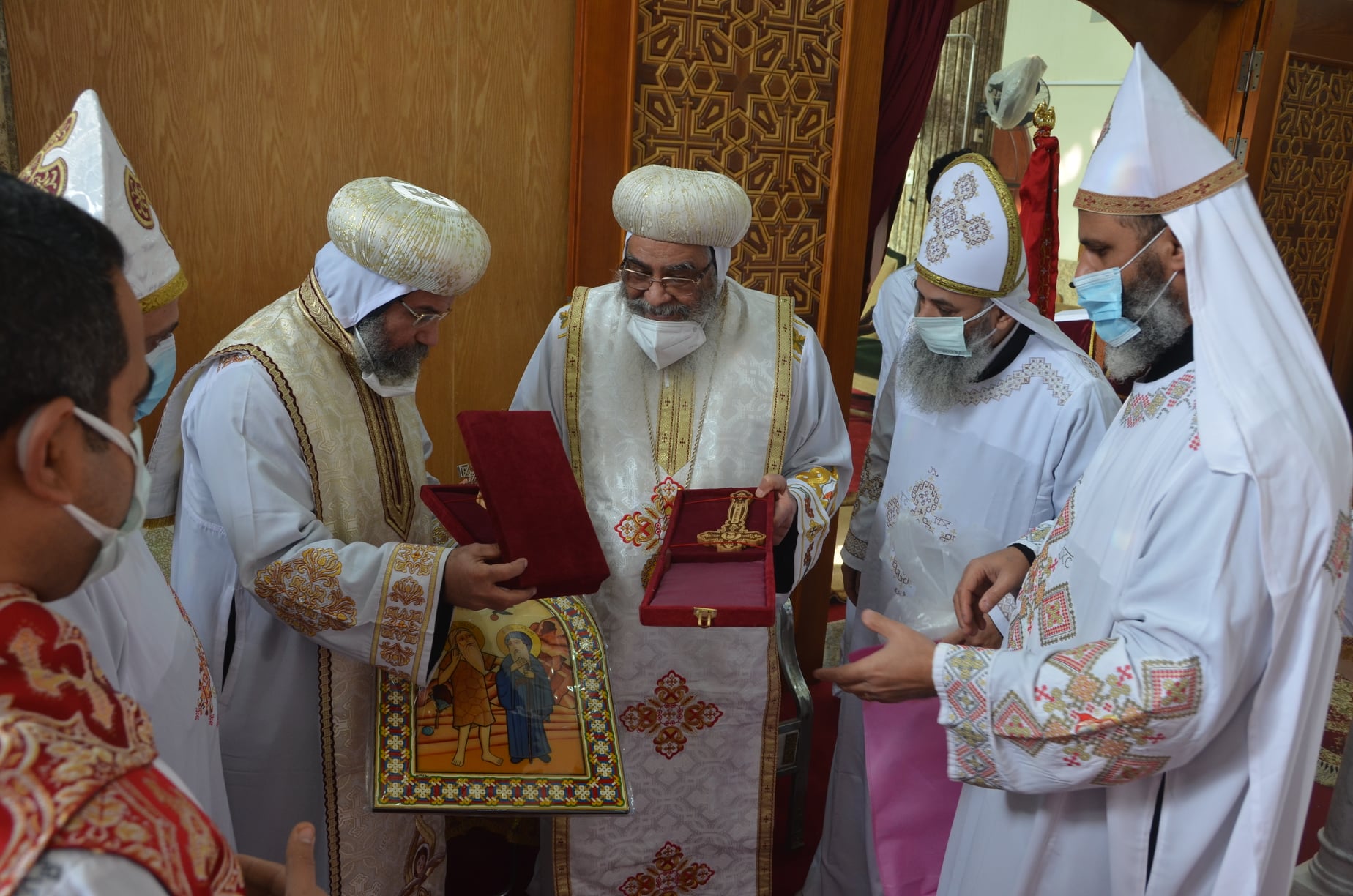 مالاتعرفه عن الأنبا إبرآم أسقف الفيوم بمناسبة عيد سيامته الـ 38 3 رهبنة وخدمة الأنبا إبرآم