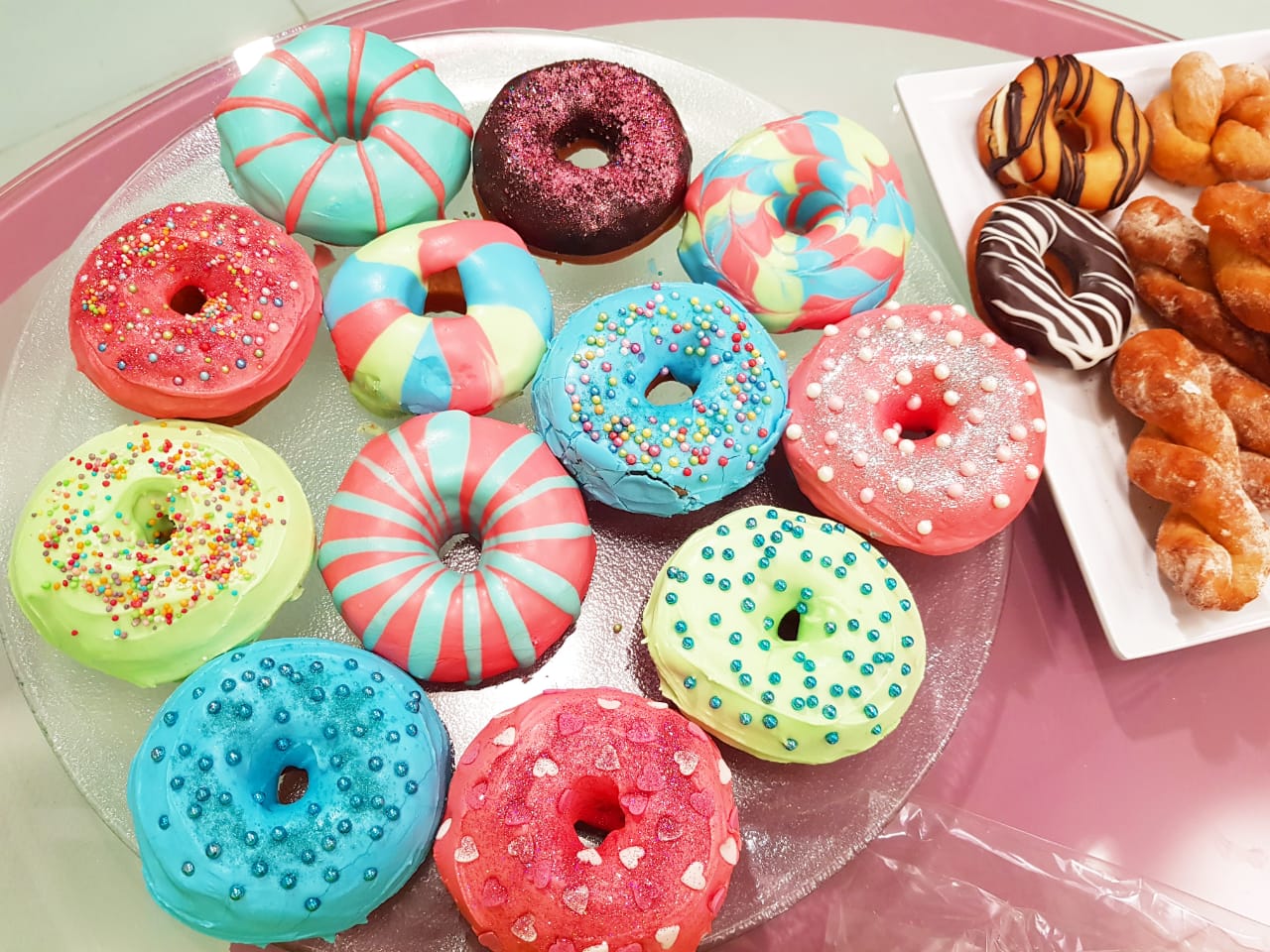 أعملي الدونتس سهل في البيت أوفر و أحلى من الجاهز 4 donats larg