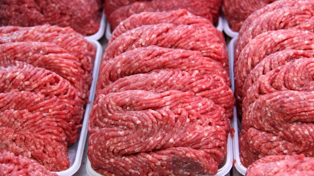 سعر اللحوم بالأسواق 