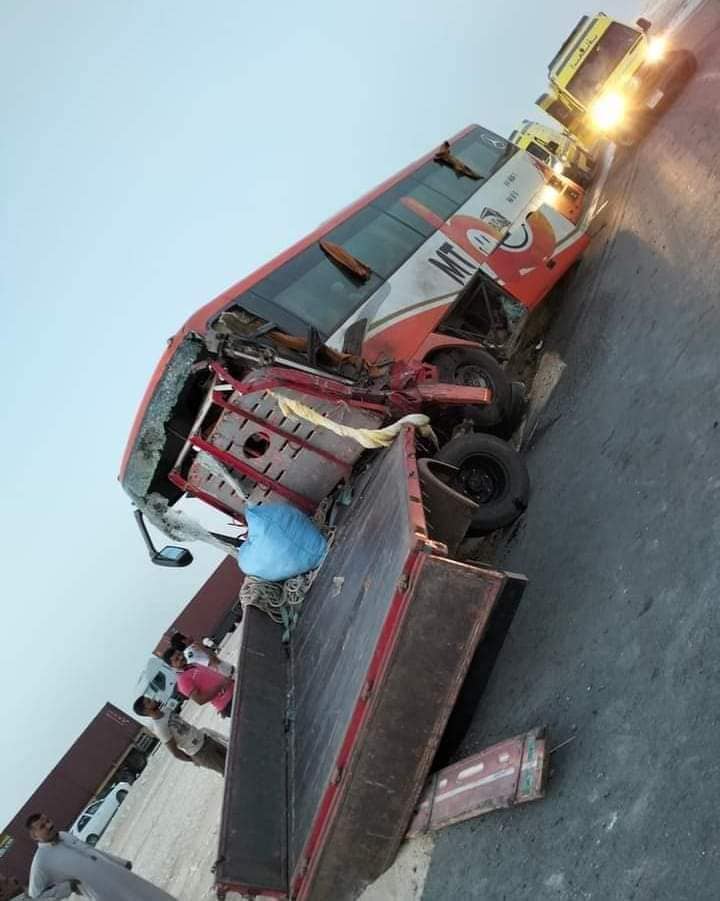 بالصور حادث الوادي الجديد وتحرك سريع من الدفاع المدني 2 حادث الوادي الجديد