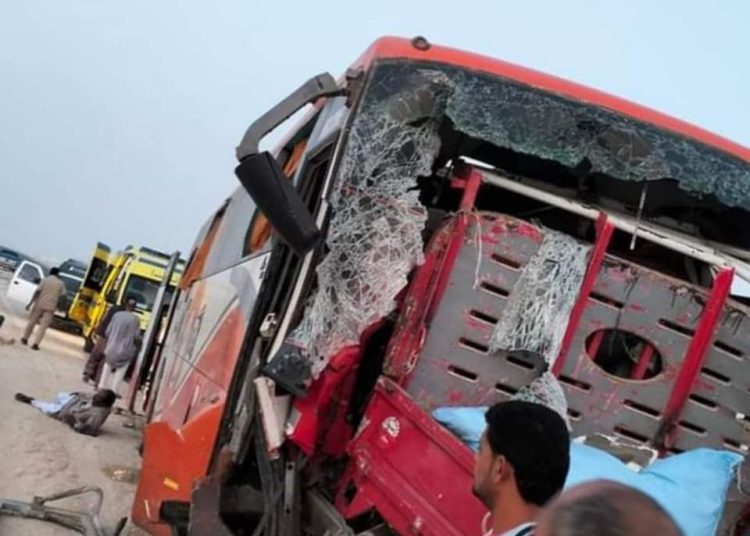 بالصور حادث الوادي الجديد وتحرك سريع من الدفاع المدني 1 حادث أتوبيس الكريمات