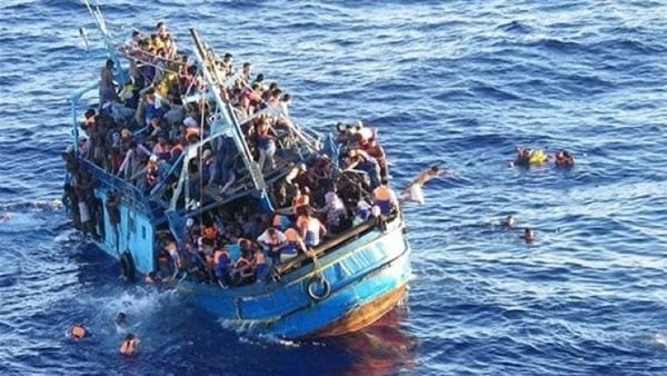 مفاجأة في حادثة غرق قارب المهاجرين تصدم المحققون 1 حادثة غرق قارب المهاجرين