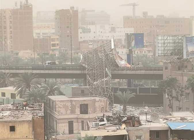 حادثة كوبري 6 أكتوبر بسبب الأحوال الجوية تفاصيل سقوط لافتة إعلانات ضخمة 3 حادثة كوبري 6 أكتوبر 3