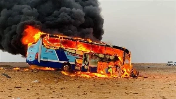 تحقيقات النيابة في واقعة حريق أتوبيس بركابه على الطريق الأوسطي بأكتوبر 1 حريق أتوبيس بركابه