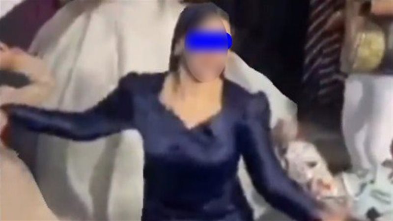 صاحبة الفستان الأزرق تستغيث ارحموني حياتي بتدمر 4 رقص صاحبة الفستان الأزرق