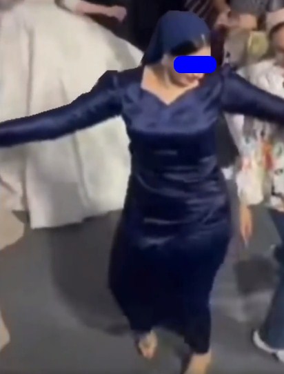 رقص صاحبة الفستان الأزرق2