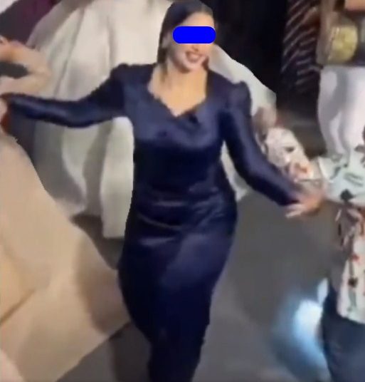 صاحبة الفستان الأزرق تستغيث ارحموني حياتي بتدمر 1 صاحبة الفستان الأزرق