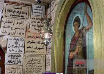 بالصور معجزات إلهية توثقها لوحات رخامية لأشخاص مروا بتجارب صعبة