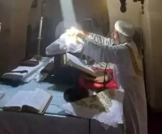 بالصور تعامد الشمس على على مذبح الشهيد مارجرجس في عيده 3 مناسبات تعامد الشمس