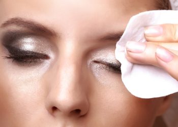 أفضل خطوات لإزالة المكياج بشكل صحيح للحفاظ على بشرتك من خطورة السرطان