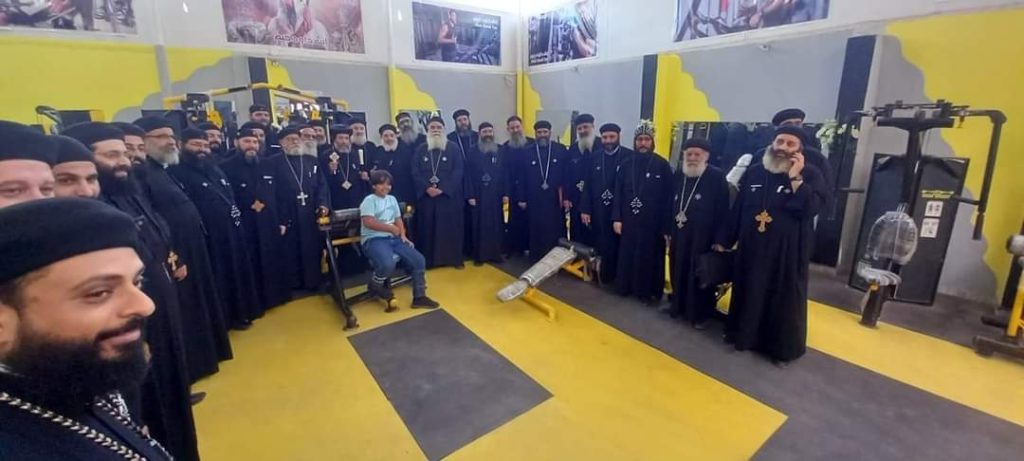 الأنبا صليب أسقف ميت غمر يدشن أواني المذبح ويجتمع بالكهنة 4 الأنبا صليب أسقف ميت غمر
