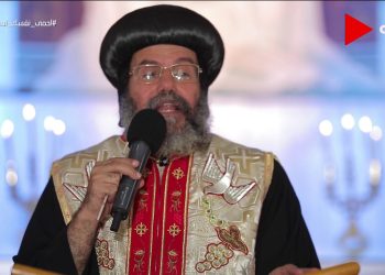 الأنبا صليب أسقف ميت غمر يدشن أواني المذبح ويجتمع بالكهنة