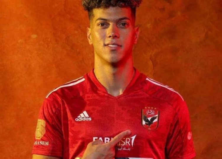 تصرّف غير متوقع من إمام عاشور مع كهربا أثناء تتويج الاهلي بالدوري 1 345559201 789167012567126 4796751105152949976 n 480
