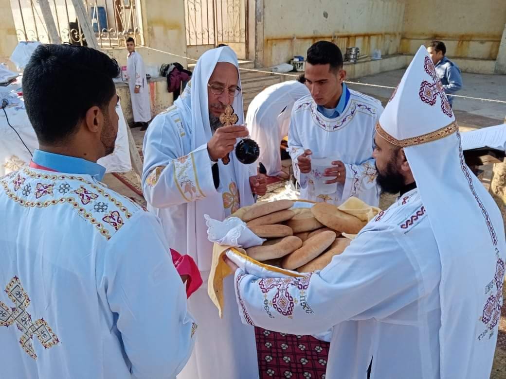 بالصور من دير السيدة العذراء بياض قداس علي ضفاف نهر النيل 3 قداس علي ضفاف نهر النيل من دير السيدة العذراء بياض