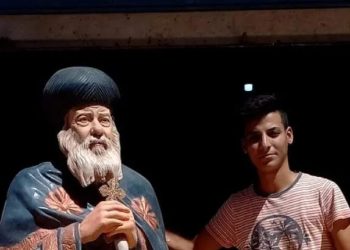 بالصور تمثال البابا شنودة نسخة طبق الاصل ابن المنيا ميشيل حنا يبهر الجميع