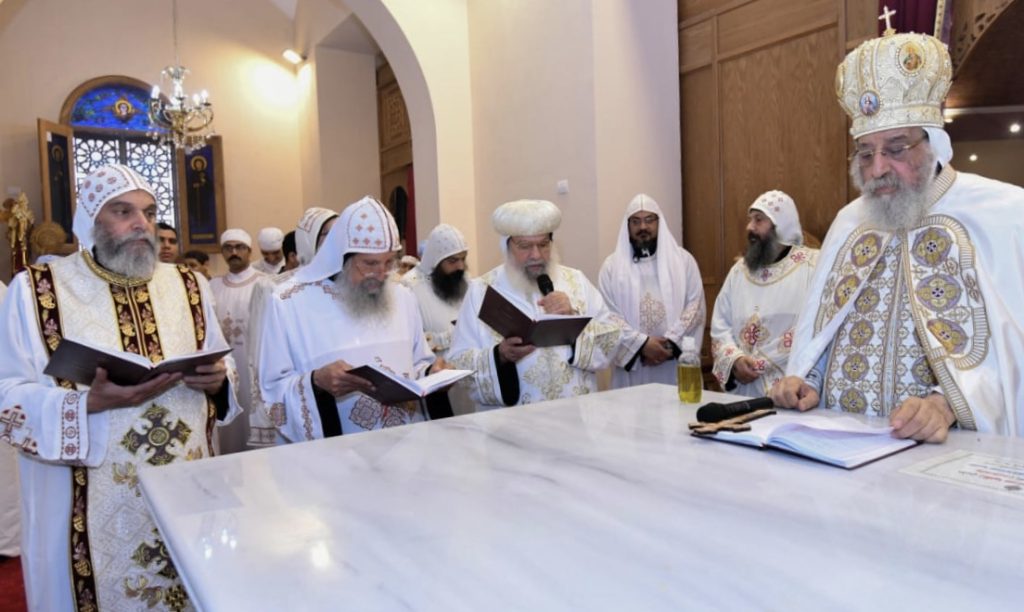 بالصور البابا تواضروس بدير الأنبا بيشوي يدشن كنيسة جديدة 3 البابا تواضروس يدشن المذبح باسم الشهيد الأنبا صرابامون