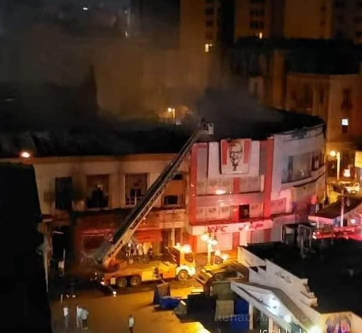الإسكندرية تتوهج حريق مدمّر يلتهم مطاعم ومحالٍ شهيرة بمحطة الرمل 2 الإسكندرية تتوهج بحريق مدمّر