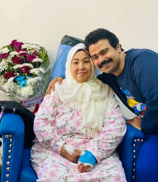 نقل والدة فنان مشهور للعناية المركزة وكشف تفاصيل الوضع 5 نقل والدة فنان مشهور للعناية المركزة3