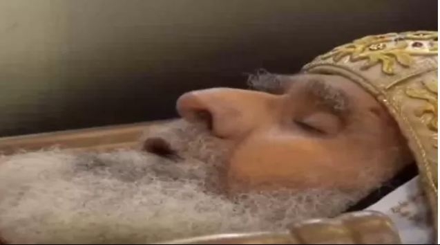 صور جثمان المتنيح الأنبا ميشائيل وكلمة الأنبا دميان 1 1 11