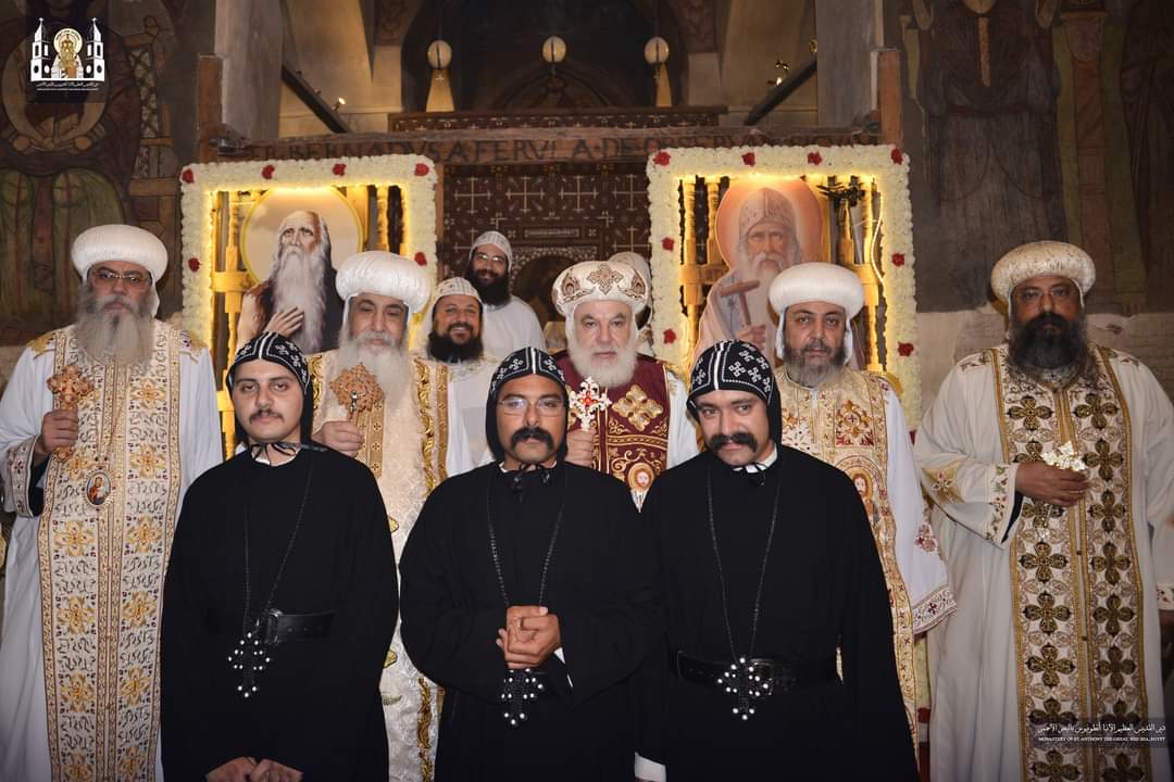 بالصور دير القديس الأنبا أنطونيوس يحتفل برسامة ثلاثة رهبان وأربعة قمامصة 2 دير القديس الأنبا أنطونيوس يحتفل برسامة ثلاثة رهبان