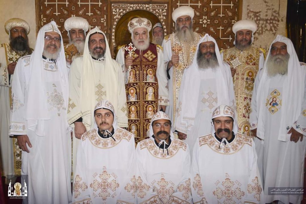 بالصور دير القديس الأنبا أنطونيوس يحتفل برسامة ثلاثة رهبان وأربعة قمامصة 5 دير القديس الأنبا أنطونيوس يحتفل برسامة ثلاثة رهبان