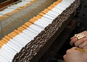 3 خطوات لإنهاء أزمة السوق السوداء