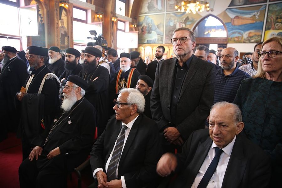 بالصور تفاصيل صلاة جنازة الأنبا ميشائيل رئيس دير القديس الأنبا أنطونيوس بألمانيا 5 تفاصيل صلاة جنازة الأنبا ميشائيل