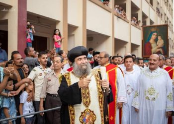 بالصور دير درنكة يتحدى الغلاء لزوار العذراء في أسيوط أي ساندوتش بجنيه