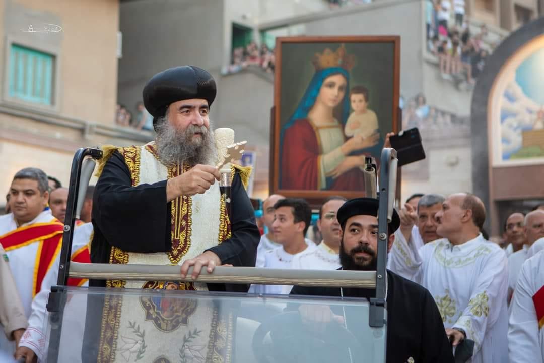 بالصور دير درنكة يتحدى الغلاء لزوار العذراء في أسيوط أي ساندوتش بجنيه 4 دير درنكة يتحدى الغلاء