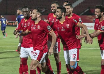 إعلامي يفاجئ جماهير الأهلي يخص رحيل نجم الفريق والانضمام للزمالك