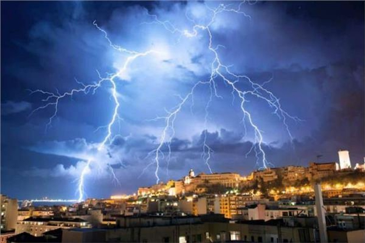 ظواهر جوية غير متوقعة الأرصاد تصدر بيان هام بشأن الطقس اليوم 2 الأرصاد تكشف طقس اليوم