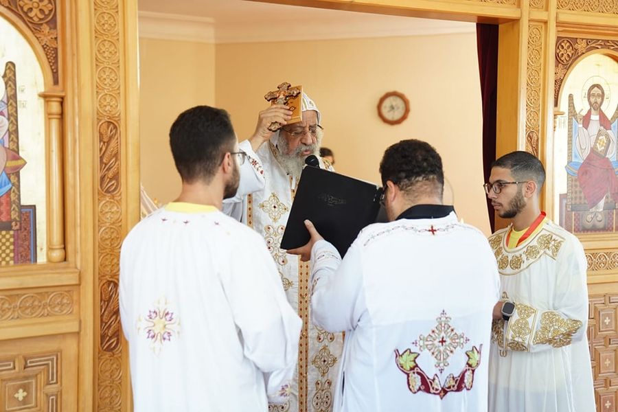 بالصور قداسة البابا تواضروس الثانى بخمسة لغات يصلي القداس مع شباب لوجوس الثالث 2 البابا تواضروس الثانى بخمسة لغات يصلي القداس