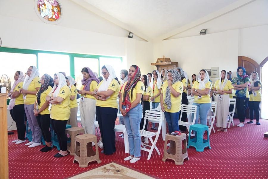 بالصور قداسة البابا تواضروس الثانى بخمسة لغات يصلي القداس مع شباب لوجوس الثالث 3 البابا تواضروس الثانى بخمسة لغات يصلي القداس