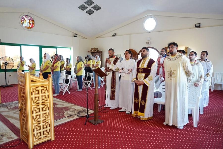 بالصور قداسة البابا تواضروس الثانى بخمسة لغات يصلي القداس مع شباب لوجوس الثالث 4 البابا تواضروس الثانى بخمسة لغات يصلي القداس