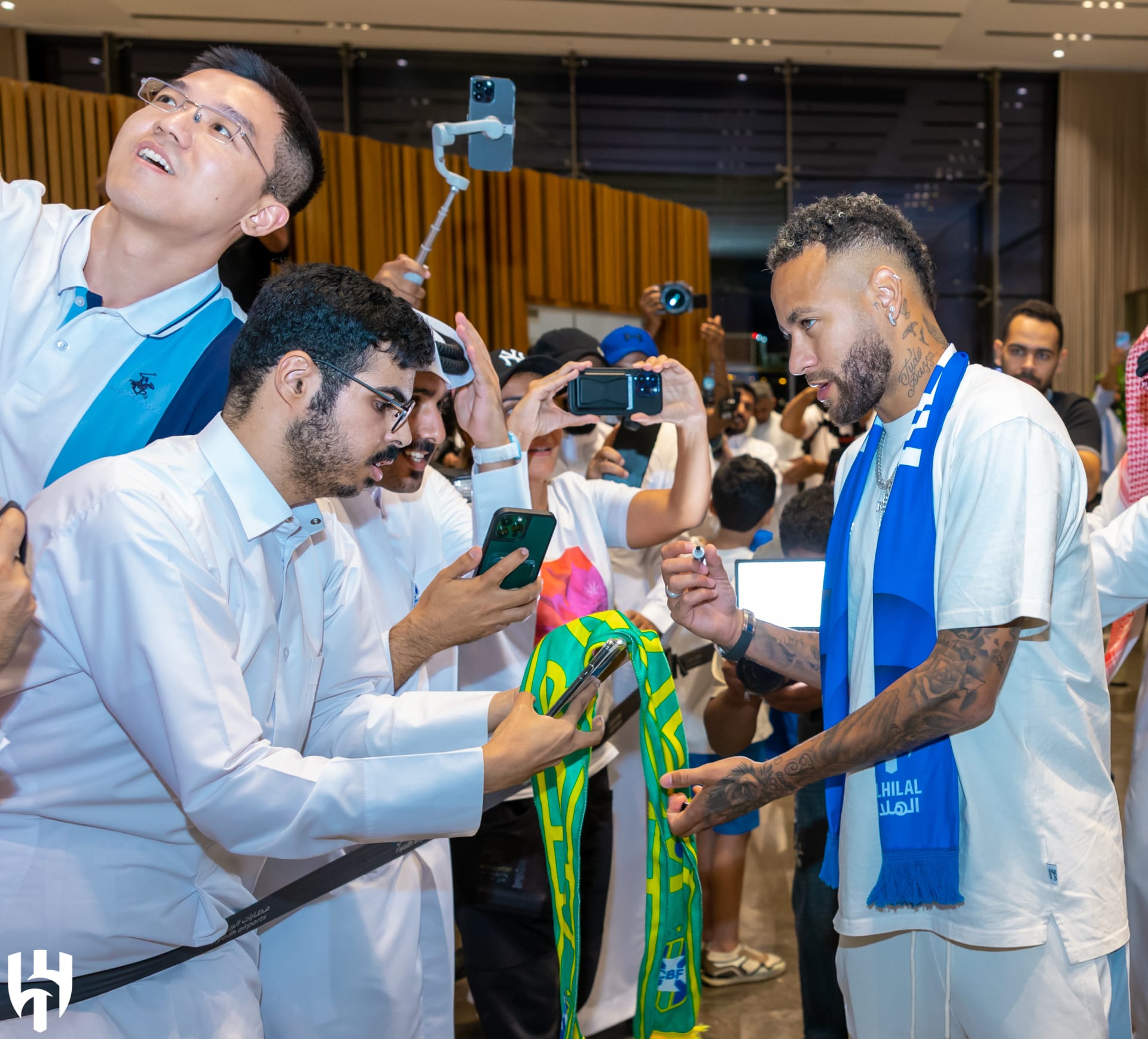صليب نيمار في السعودية يشعل مواقع التواصل الإجتماعي 4 نيمار في السعودية