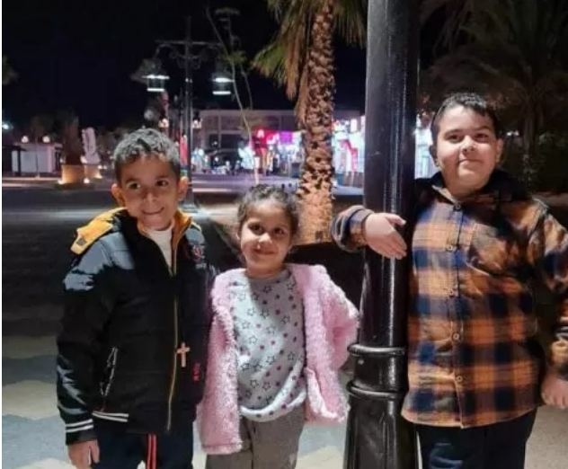 عاجل قبطي يناشد وزير الداخلية ويقدم مذكرة لإنقاذ أطفاله الـ 3 1 4 5