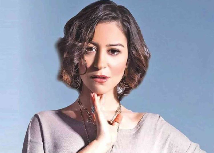 منة شلبي تعبر عن حزنها فقدت فنانة رائعة 1 تفاصيل خناقة الفنانات