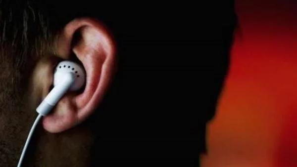 صحة الأذن في خطر كيف يؤثر استخدام سماعات الأذن طوال اليوم على سمعك 2 صحة الأذن