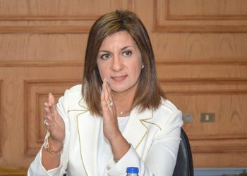 لأول مرة نبيلة مكرم توضح تفاصيل كواليس مشكلة نجلها ابنى سبب تركى وزارة الهجرة