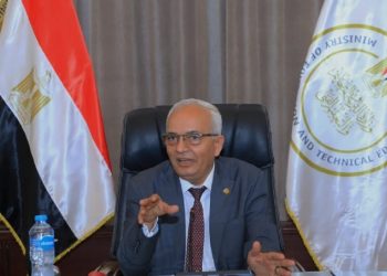 قرار وزير التربية والتعليم بشان النقاب و غطاء الرأس بين طالبات المدارس