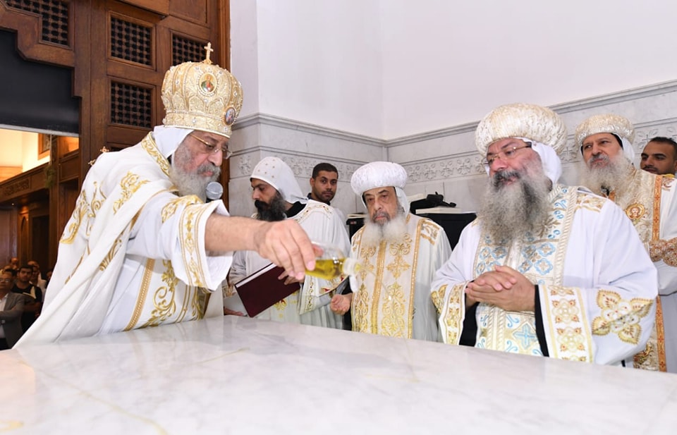 بالصور قداسة البابا تواضروس الثانى يدشن كنيسة العذراء بجاردن سيتي 3 صلوات التدشين بيد قداسة البابا تواضروس الثاني