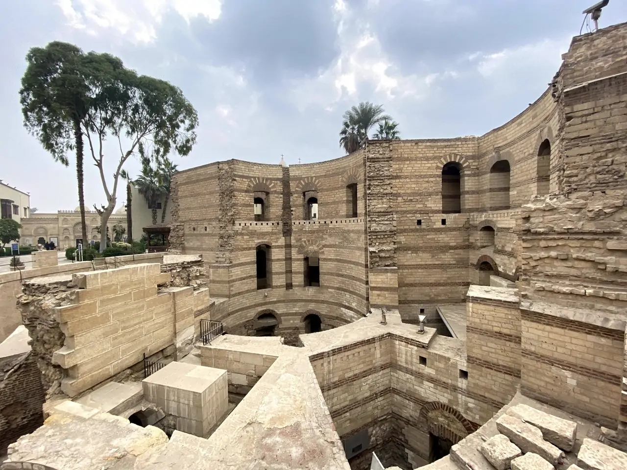 أقدم كنيسة معلقة فى مصر القديمة 